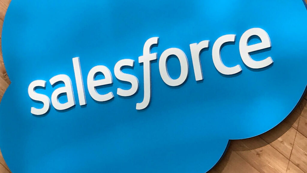 how does salesforce work