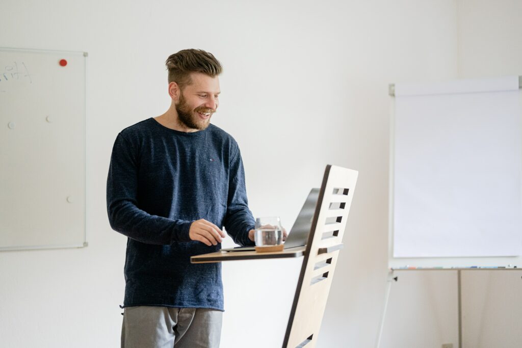 health benefits of standing desk