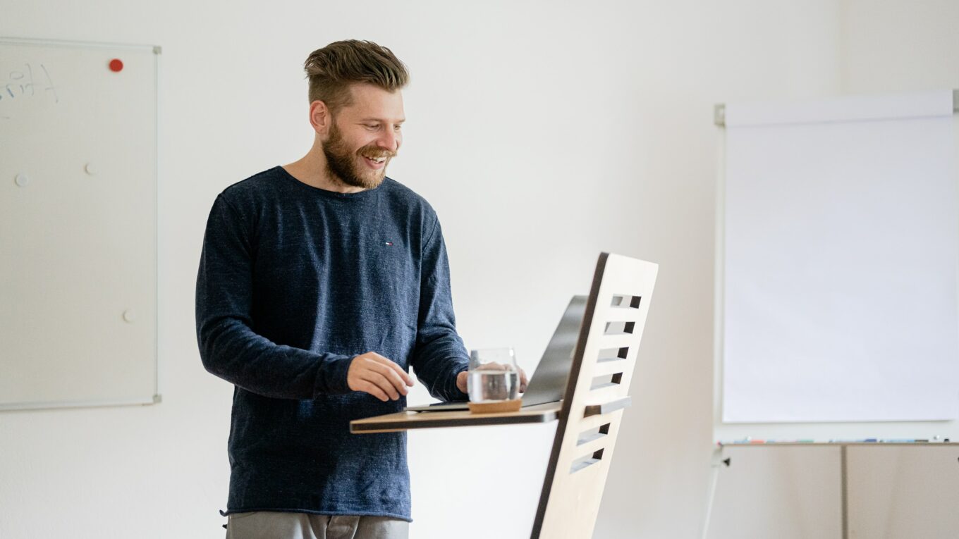 health benefits of standing desk