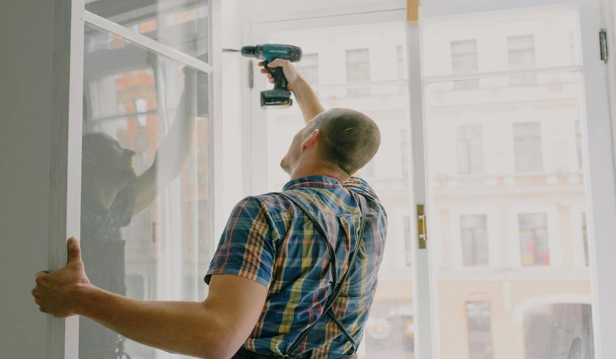 glass repair professional in Melbourne